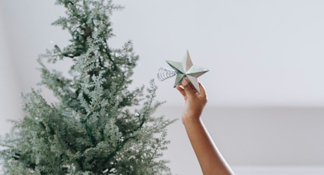 Enlever Son Platre Avant La Date Enlever son sapin trop tard porte malheur • Fun Radio